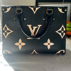 Gorgeous LV Bag with removable and adjustable straps (9 months old)